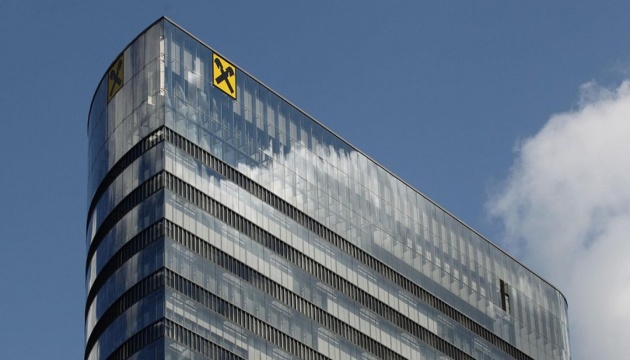 Райффайзен Банк заборонить росіянам переказувати долари за кордон