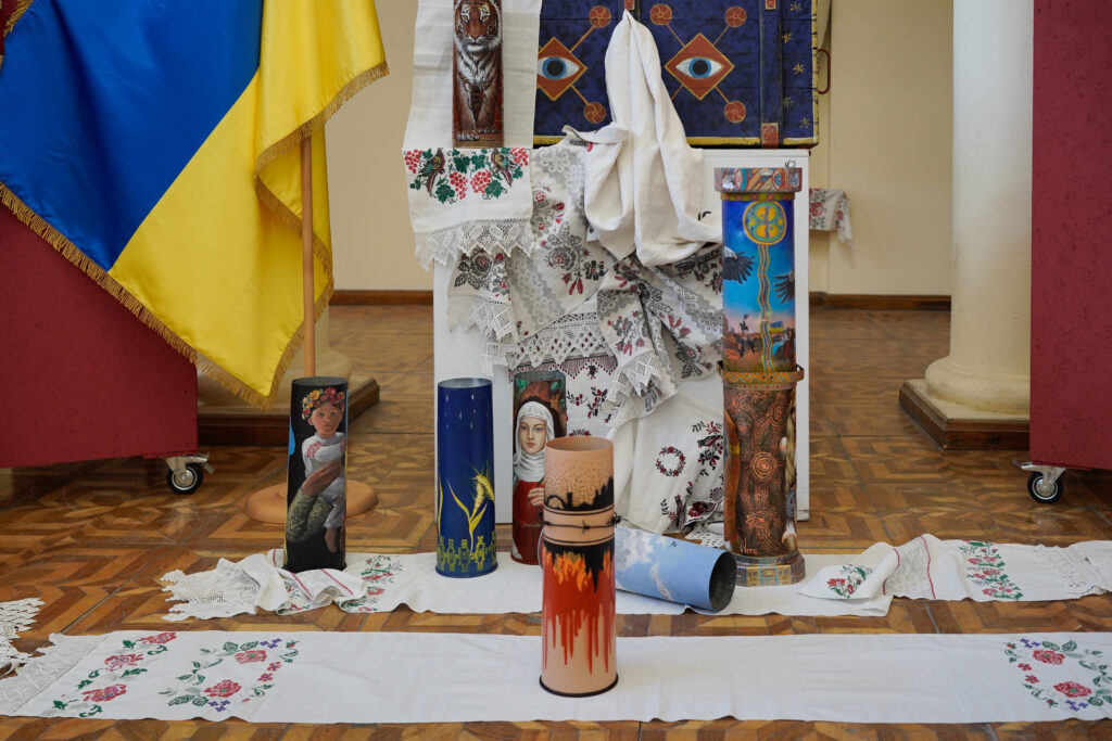 rozpisani studentami gilzi stali eksponatami blagodijnoyi vistavki u kiyevi 347cd5a