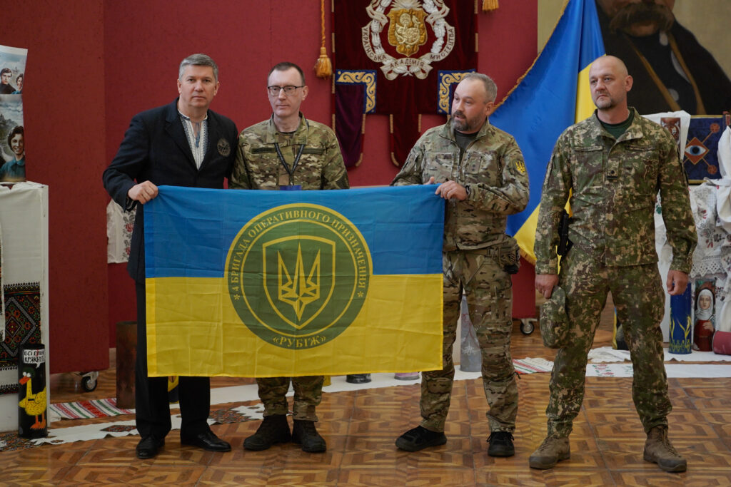 rozpisani studentami gilzi stali eksponatami blagodijnoyi vistavki u kiyevi a4cd399