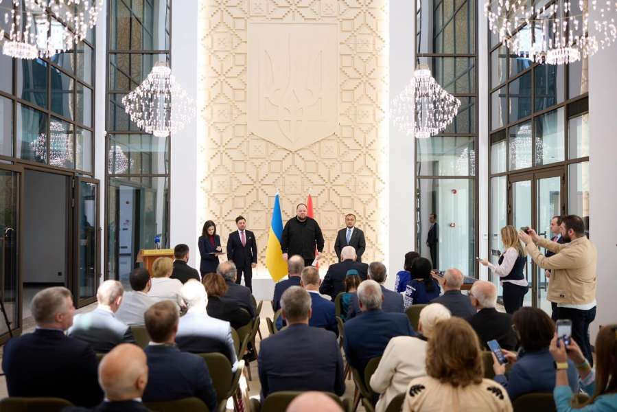 stefanchuk pid chas vizitu do turechchini vruchiv nagorodi i vidznaki verhovnoyi radi b1e1453