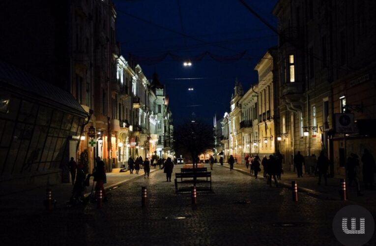 У Чернівцях обмежать вуличне освітлення, крім центральних вулиць