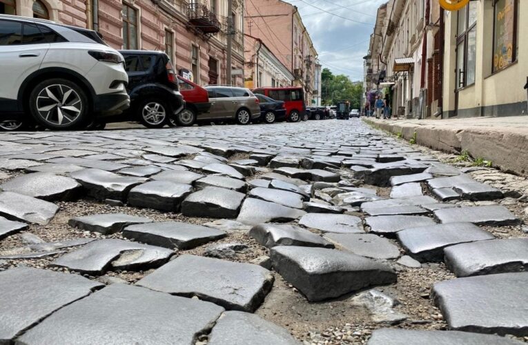 У Чернівцях відзавтра на вулиці Заньковецької обмежать рух транспорту