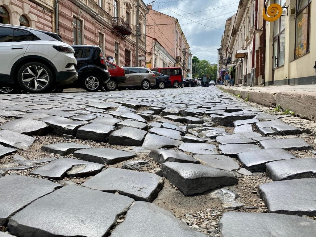 У Чернівцях відзавтра на вулиці Заньковецької обмежать рух транспорту 11 1