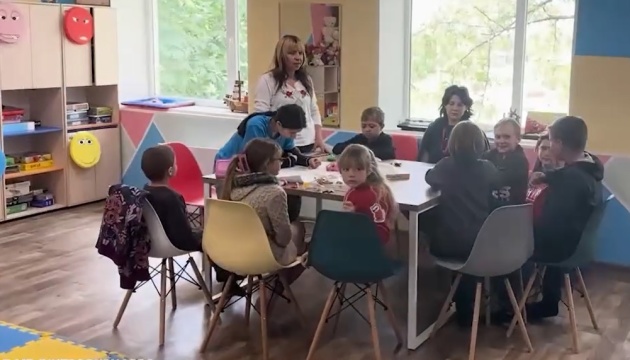 У деокупованому селищі Херсонщини відновили пункт незламності з простором для дітей