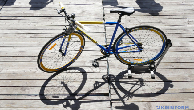 У Дніпрі чоловік виліз через вікно автівки ТЦК і втік на велосипеді