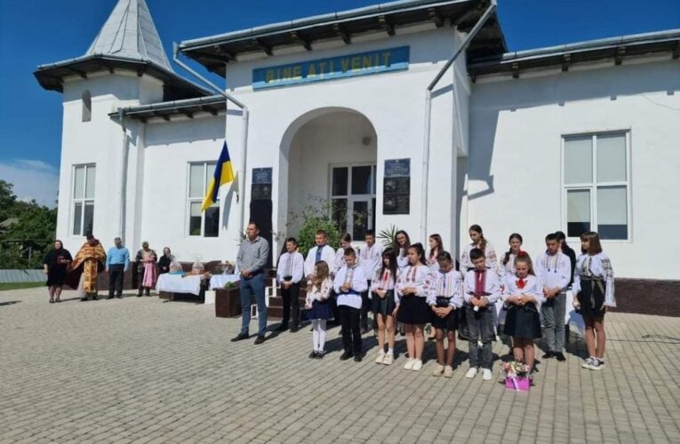 У Герцаївській громаді відкрили меморіальну дошку загиблому воїну