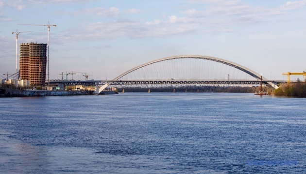 У Києві температура води у Дніпрі перевищила 20 градусів