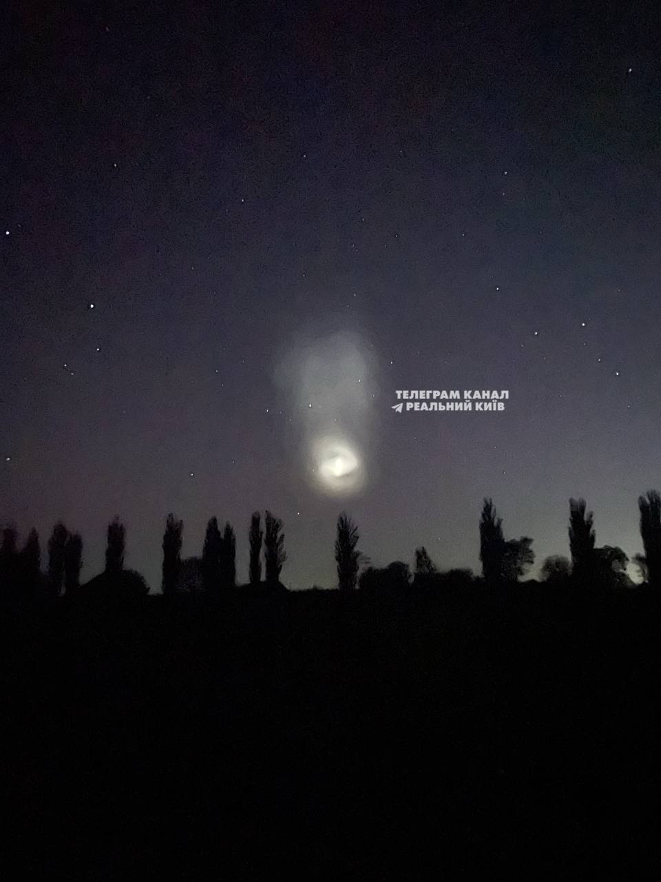 У небі над Україною помітили дивний спалах та сяйво: версії соцмереж 12 u nebi nad ukrayinoju pomitili divnij spalah ta sjajvo versiyi socmerezh 53bbc08