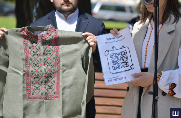 «У ній відображене наше сьогодення»: у Чернівцях презентували вишиванку «Бойова дронівка»