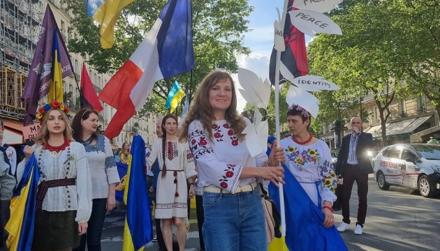 u parizhi hoda vishivanok vidbulasja spilno iz gruzinskoju diasporoju 1b34104