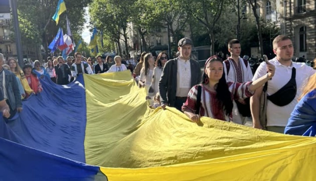 u parizhi hoda vishivanok vidbulasja spilno iz gruzinskoju diasporoju 2baea64