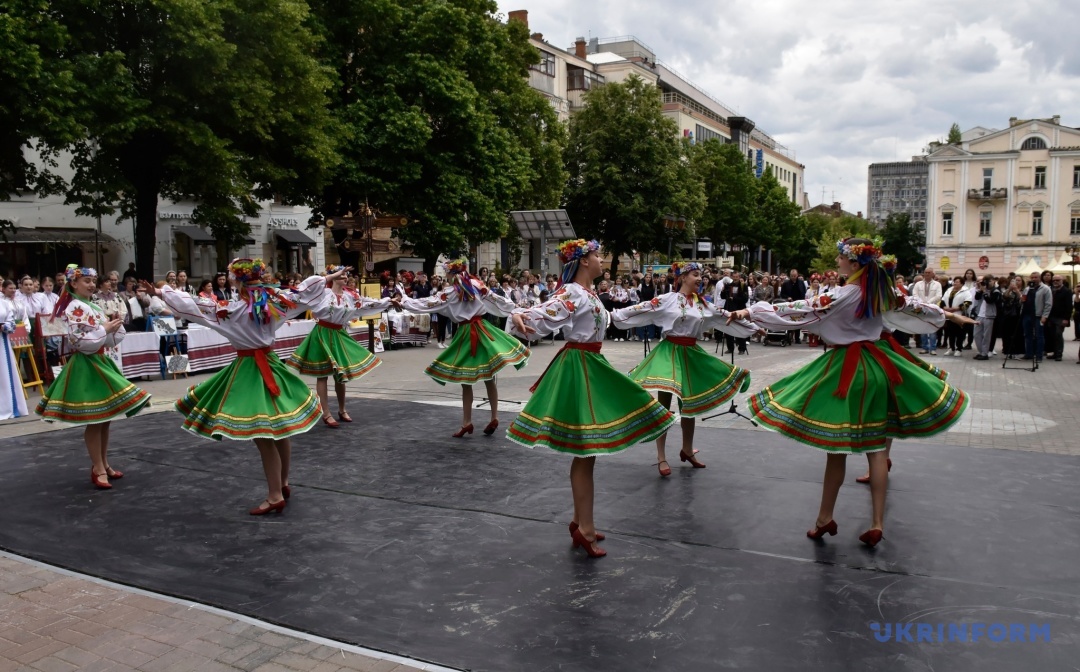 u vinnici vlashtuvali fleshmob iz vishivanogo osvidchennja v kohanni zsu dc703d2