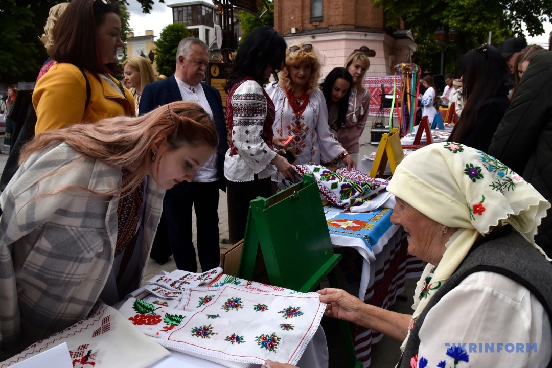 u vinnici vlashtuvali fleshmob iz vishivanogo osvidchennja v kohanni zsu ffc063e