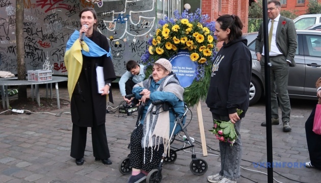 ukrayinci berlina vshanuvali pamjat spivvitchiznikiv zhertv drugoyi svitovoyi b4f2883