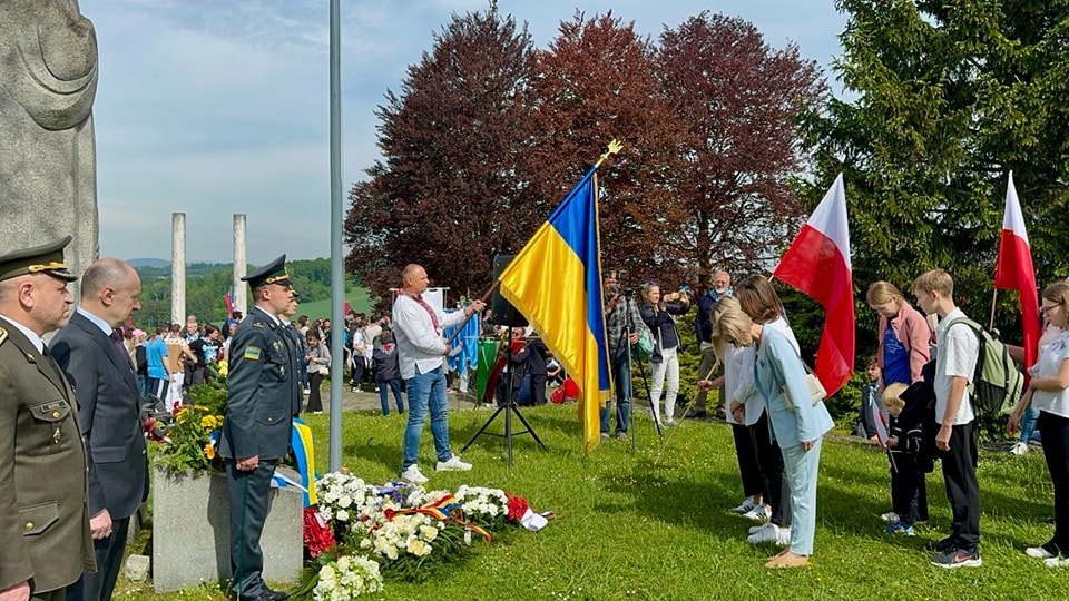 v avstriyi ukrayinski diplomati ta gromada vshanuvali pamjat zhertv taboru mautgauzen 2ebcc18