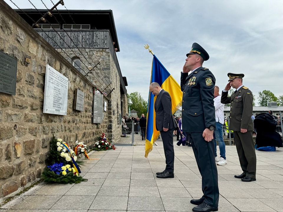 v avstriyi ukrayinski diplomati ta gromada vshanuvali pamjat zhertv taboru mautgauzen a126f20
