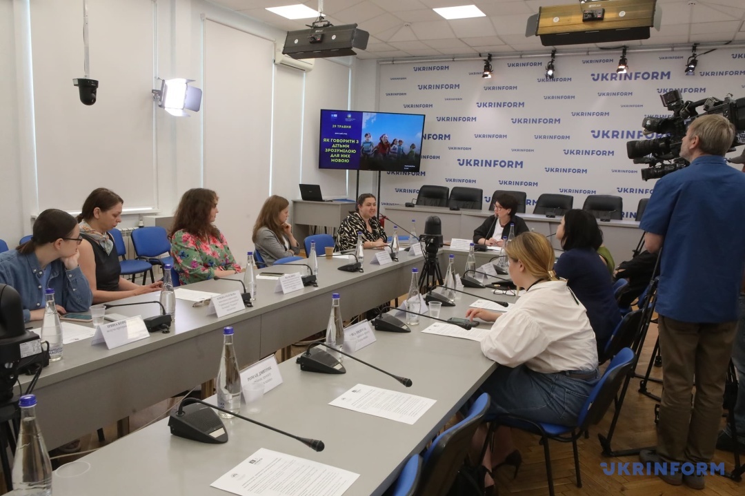 v ditjachomu media kontenti brakuye tem pro vijnu bezpeku ta stosunki ekspert fe2df1a