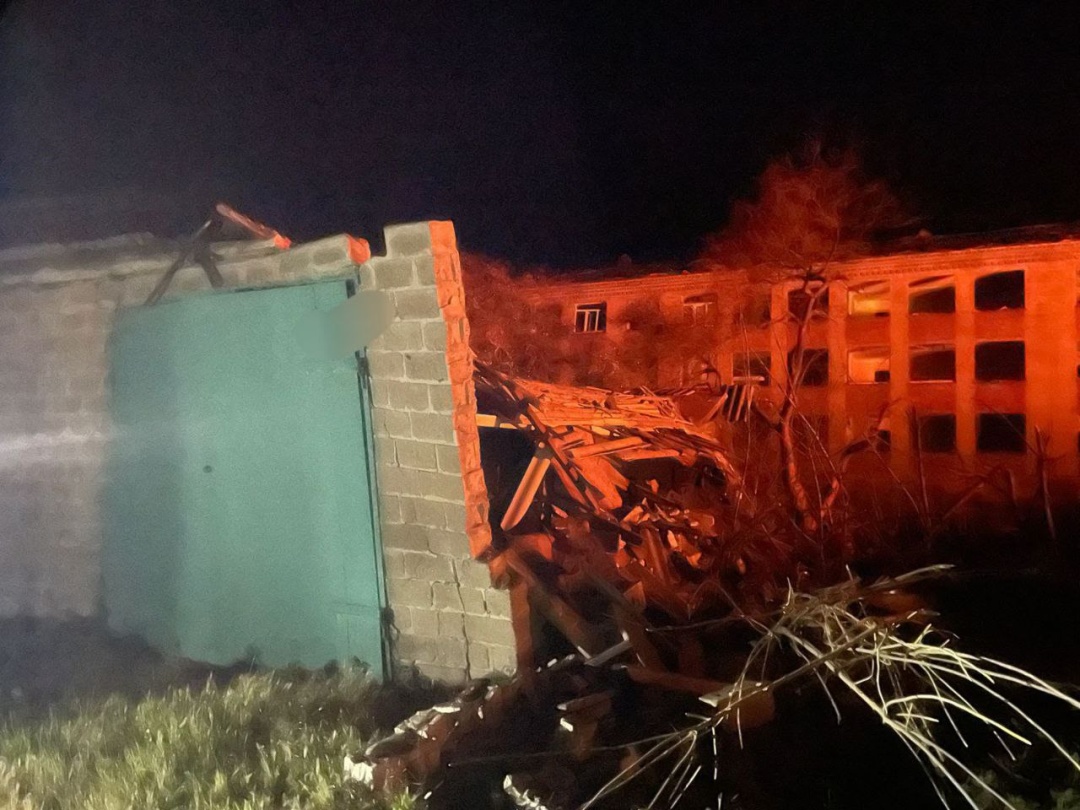 vijska rf vdarili raketami po selidovomu poshkodzheni budinki ta zaklad osviti 33bf35c