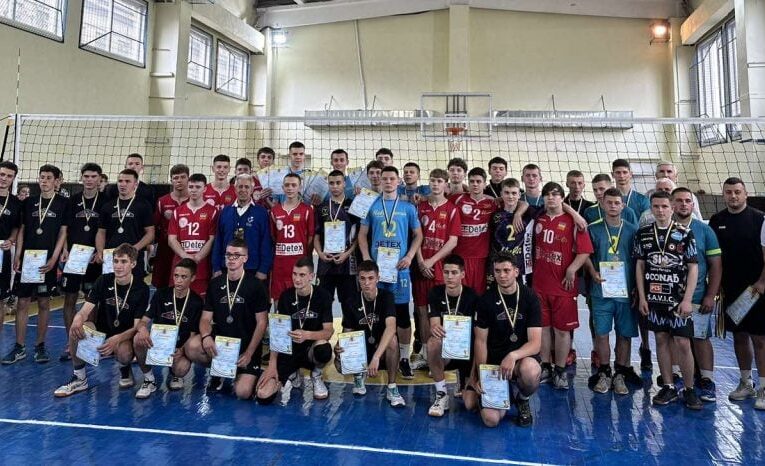 Волейбольний чемпіонат Чернівців серед юнаків виграла команда «ДЮСШ № 4 – «НИВА-1»