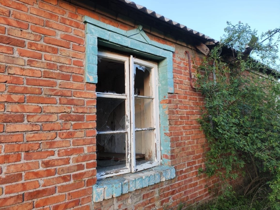 zagarbniki vnochi chotiri razi atakuvali nikopolshhinu poshkodzheni budinki i gazogin 3e6ab18