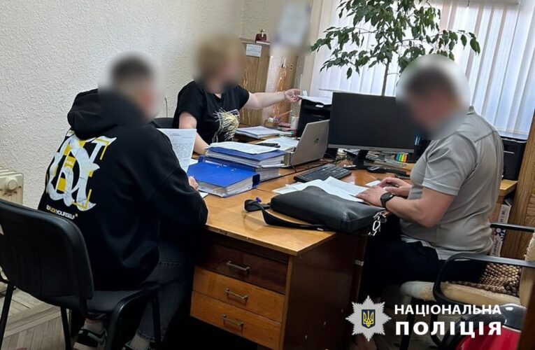 Збитки на майже 700 тисяч гривень: у Чернівцях посадовцям міськради повідомили про підозру через закупівлю авто