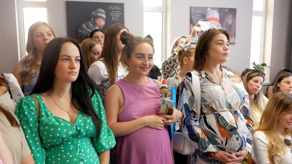 «Буду відвідувати лекції разом з чоловіком». У Чернівцях відкрили академію майбутніх батьків 11 1