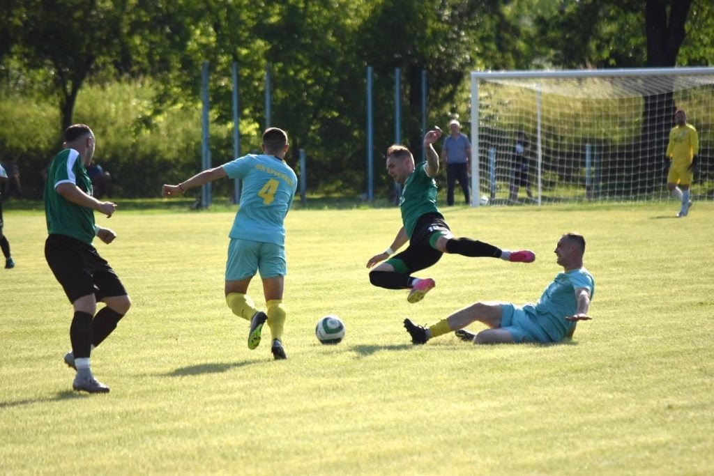 Чернівецька команда «Фазенда» лідирує у чемпіонаті області 11 1