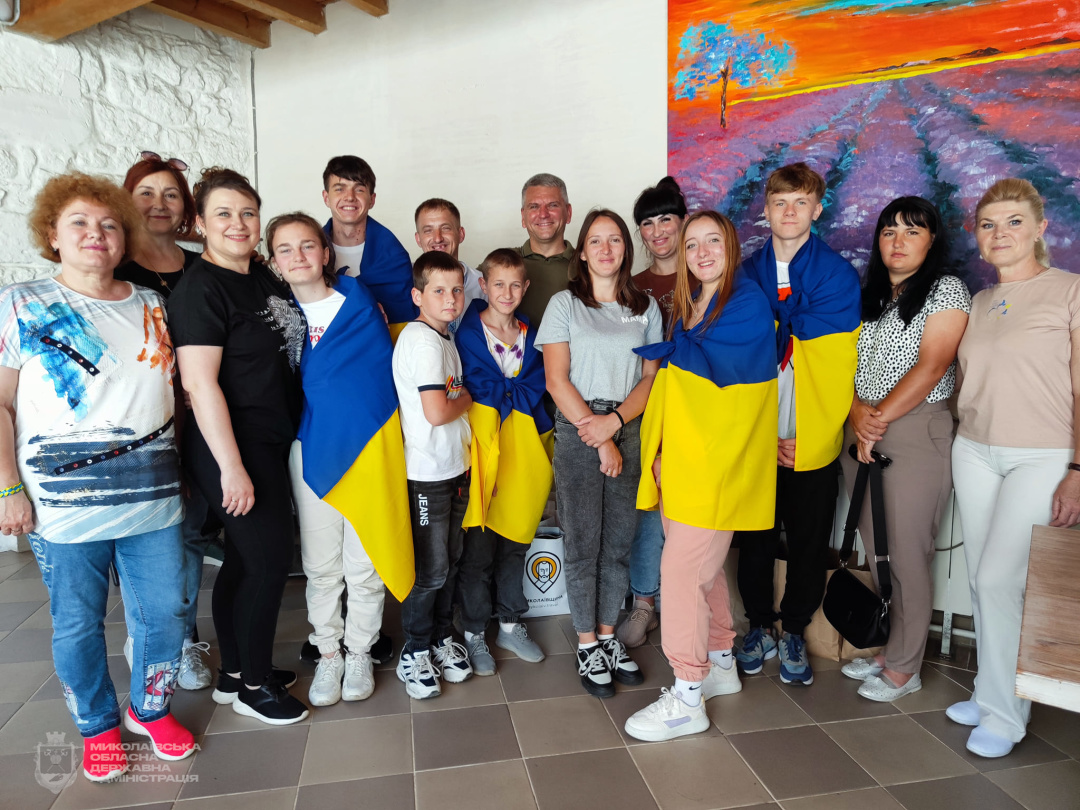 do mikolayeva povernuli pʼjatoh ditej sirit deportovanih rosijanami u 2022 roci fd6a666