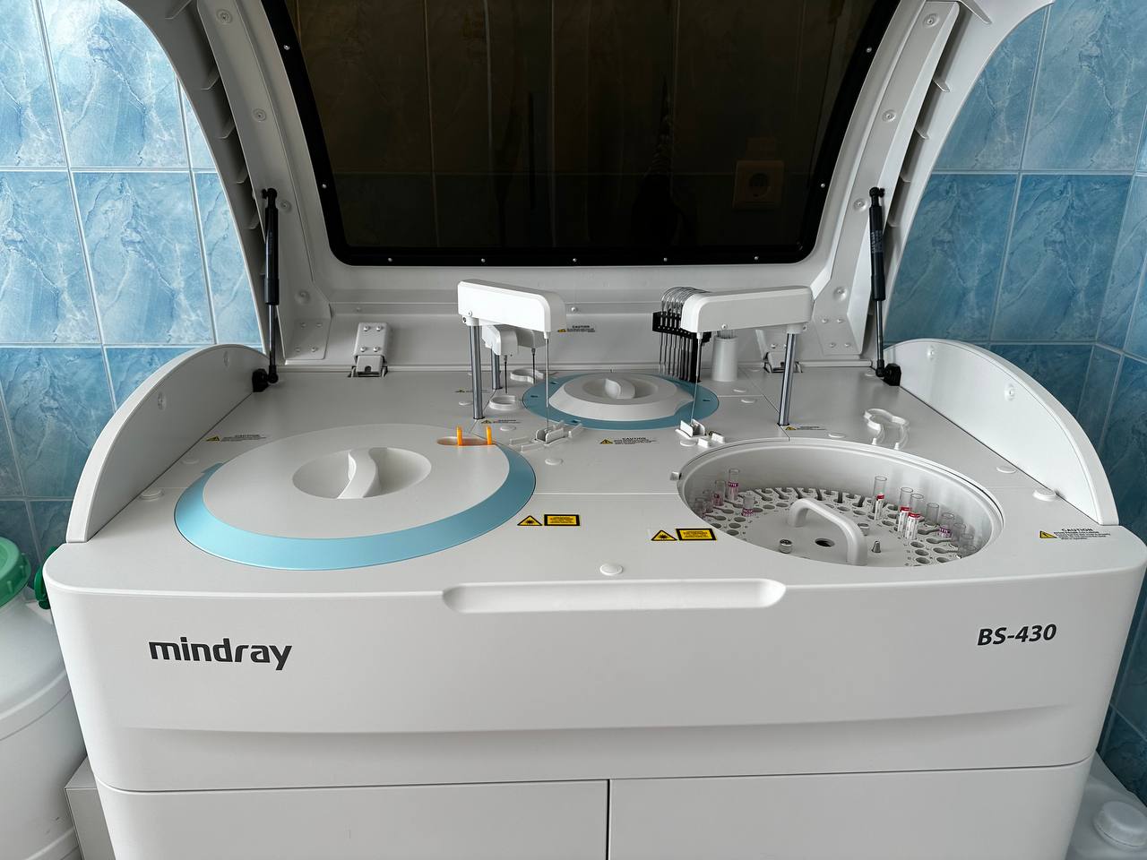 Міська дитяча клінічна лікарня отримала нове обладнання 11 Клініко-діагностична лабораторія КНП Міська дитяча клінічна лікарня отримала біохімічний аналізатор та аналізатор для коагулограми.