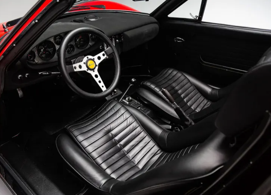 na aukcioni prodali ferrari spivachki sher za ponad piv miljona dolariv 071a023