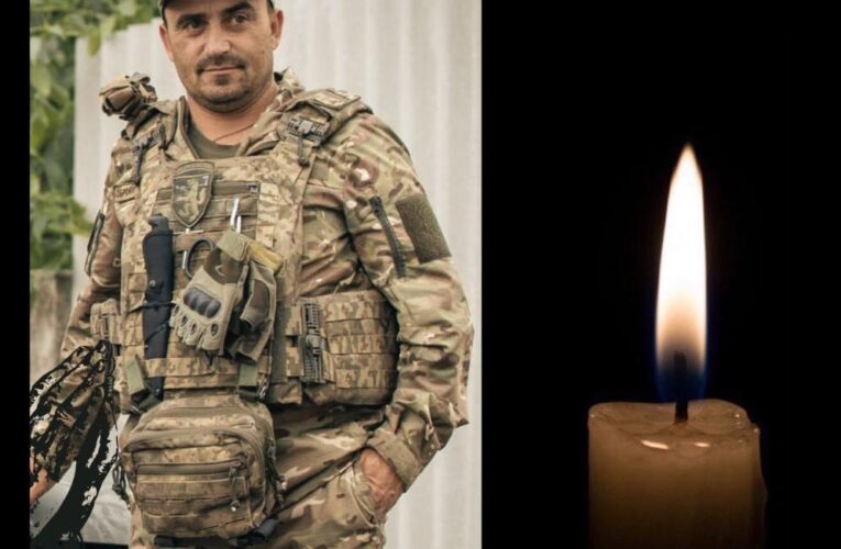 На Буковині прощаються із військовими, які загинули на війні з росією