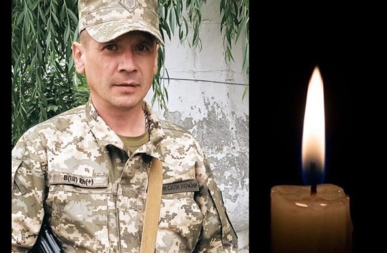 На Буковині в останній шлях проводять військових, які загинули на війні