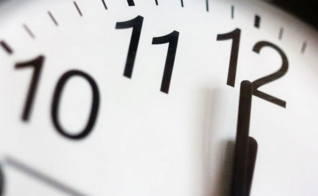 На Буковині змінили час комендантської години: причина 11 За межами населених пунктів в Чернівецькій області комендантська година триватиме з 23:00 до 04:00.