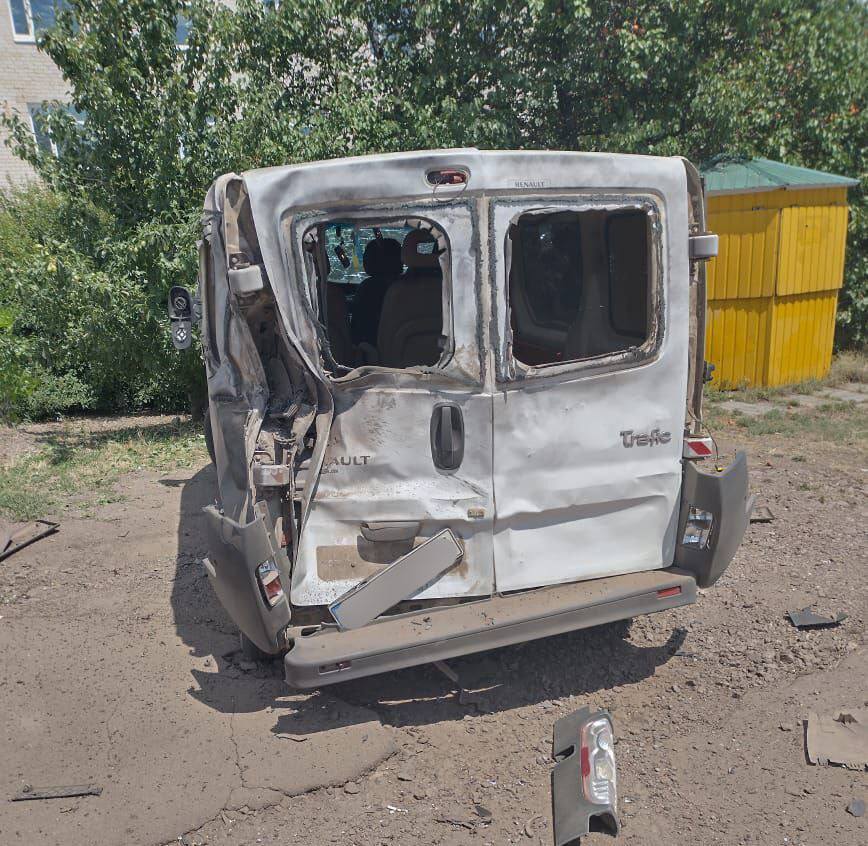 na hersonshhini rosijani atakuvali dronom avto z civilnimi dvoye poranenih 67321ad