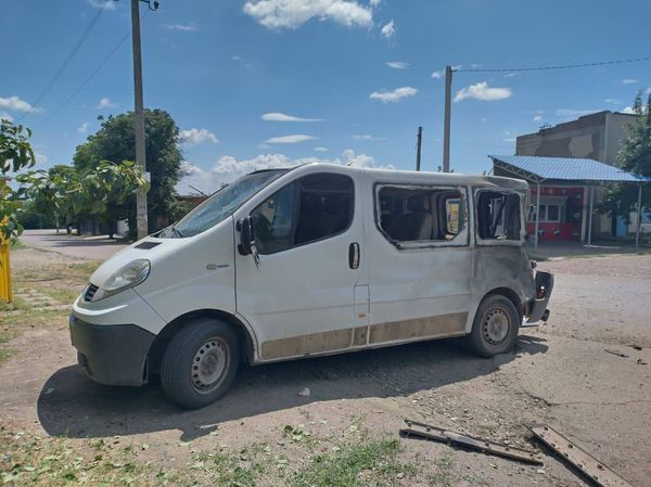 na hersonshhini rosijani atakuvali dronom avto z civilnimi dvoye poranenih a67a5ef