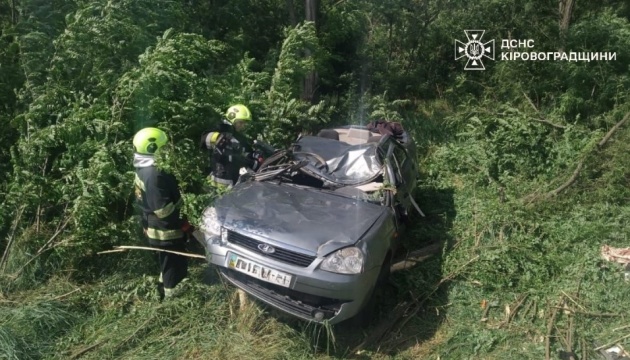 На Кіровоградщині автівка з’їхала у кювет - двоє загиблих