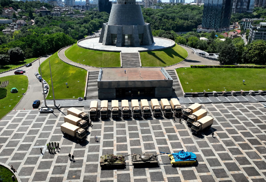 nimechchina peredala ukrayinskim prikordonnikam 41 vantazhivku mercedes c6ca464