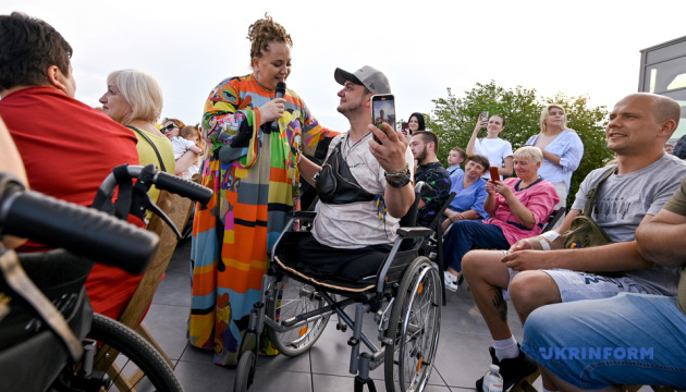 nino katamadze vistupila dlja poranenih bijciv u centri nezlamni 8b9e40e