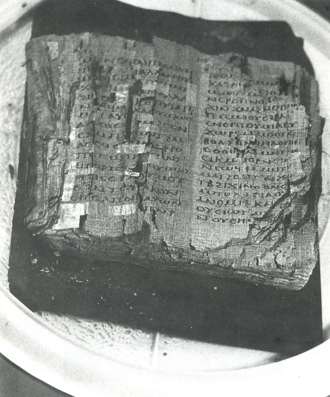 odnu iz najstarishih knizhok u sviti prodali na aukcioni za ponad pound3 miljoni 7de9054