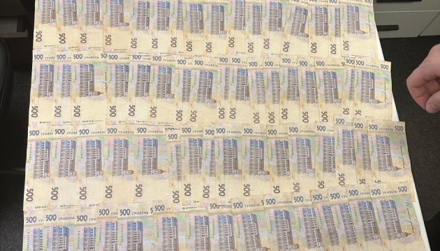 Посадовця КМДА, який організував схему поборів зі столичних перевізників, відсторонили