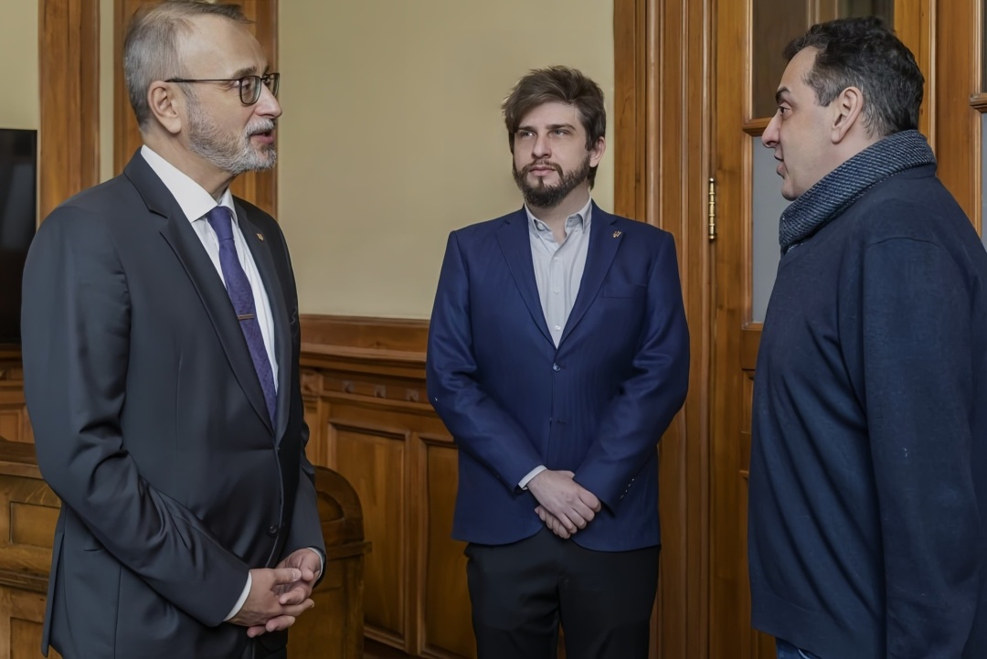 posol vidznachiv vnesok ukrayinskoyi gromadi argentini u kulturne j etnichne rozmayittja krayini 1d428ce