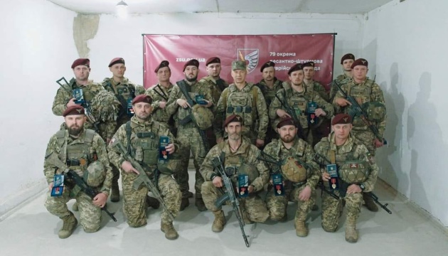 Сирський відвідав десантників Таврійської бригади, яка воює на сході