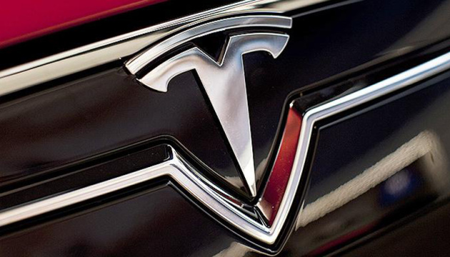 Tesla відкличе понад 125 тисяч електрокарів