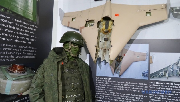 u berlini vidkrivayetsja vistavka fragmentiv rosijskoyi zbroyi u vijni proti ukrayini 7c35023