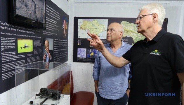 У Берліні відкривається виставка фрагментів російської зброї у війні проти України