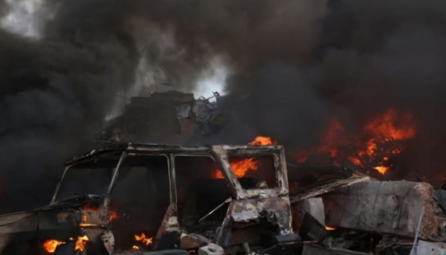 У Дніпрі ППО збила дві ракети: через падіння уламків - шестеро поранених, серед них немовля