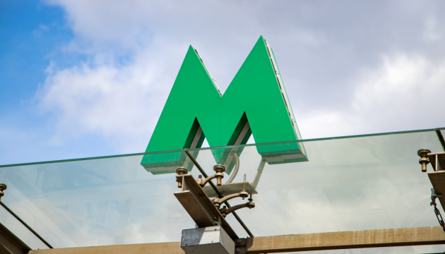 У Києві чотири станції синьої гілки метро зачиняли на вхід 