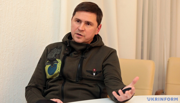 У Криму не може бути жодних «пляжів» і «туристичних зон» - Подоляк про вибухи у Севастополі