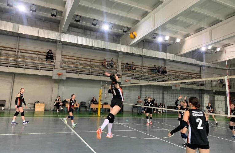 Волейболістки ЧОДЮСШ перемогли на чемпіонаті Чернівців серед дівчат