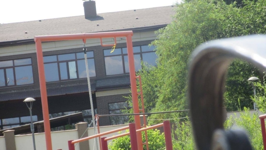 Активісти спротиву розвісили жовті стрічки по всьому Луганську 12 aktivisti sprotivu rozvisili zhovti strichki po vsomu lugansku 3f288fc